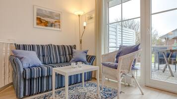 Fernseher, DVD-Player, Stereoanlage