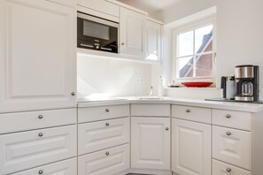 Unclassified image, 4 of 24, button