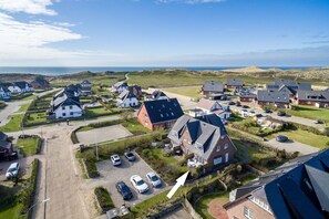 Unclassified image, 2 of 27, button