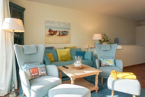TV, DVD player, stereo - Achter Dünem, App. 1 - Zwischen Dorfteich & Dünen Traumhaftes Landhaus im Friesenstil in Ideallage (Wenningstedt-Braderup (Sylt))