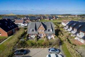 Unclassified image, 4 of 27, button