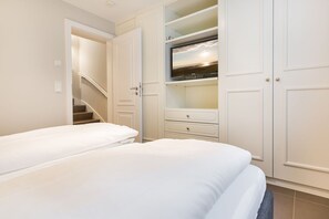 5 slaapkamers, een strijkplank/strijkijzer, wifi, beddengoed