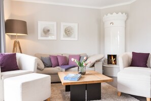 Televisie, een dvd-speler en een stereo