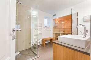 Shower, free toiletries, hair dryer, towels - Watthüs Wenningstedt - Wenningstedter Superlativ (Wenningstedt-Braderup (Sylt))