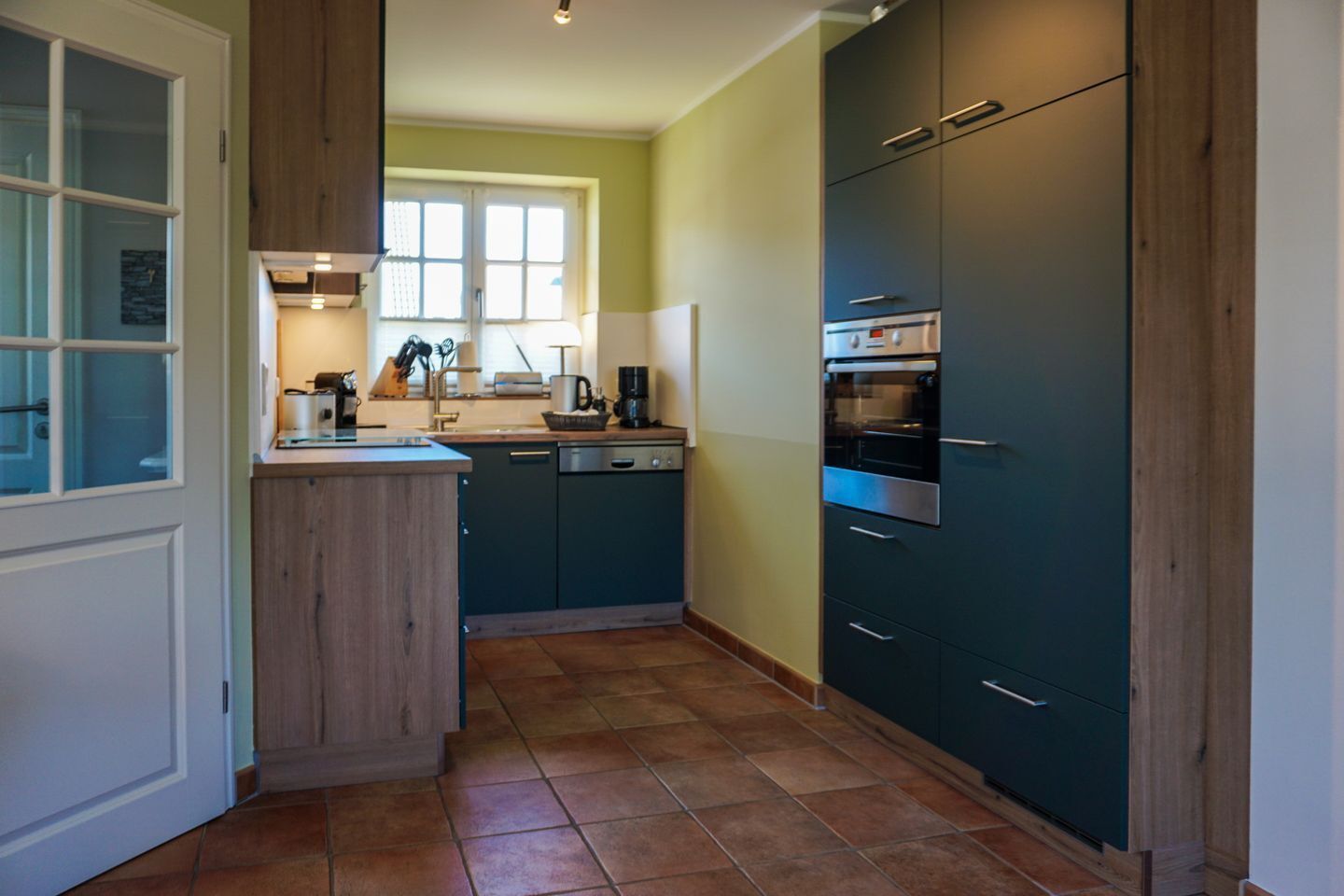 雪櫃、微波爐、焗爐、爐具