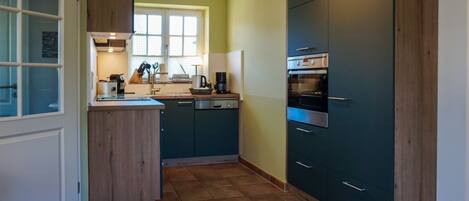 雪櫃、微波爐、焗爐、爐具