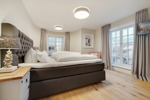 4 Schlafzimmer, Zimmersafe, Bügeleisen/Bügelbrett, WLAN