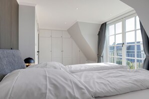 3 habitaciones, tabla de planchar con plancha, wifi y ropa de cama 