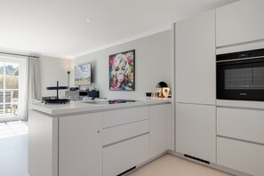 Réfrigérateur, four, plaque de cuisson, lave-vaisselle