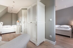 4 camere, una scrivania, ferro/asse da stiro, Wi-Fi