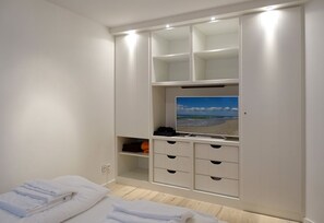 2 bedrooms, in-room safe, iron/ironing board, WiFi