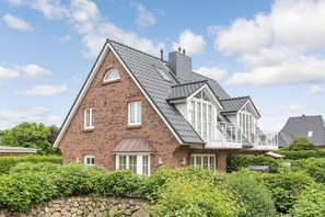 Exterior - Landhaus Feldgasse, App. 4 - End-appartement im Erd- und Untergeschoss mit ca. 98 qm Nutzfläche (Wenningstedt-Braderup (Sylt))