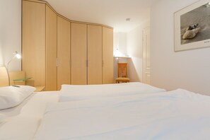 2 slaapkamers, een strijkplank/strijkijzer, wifi, beddengoed