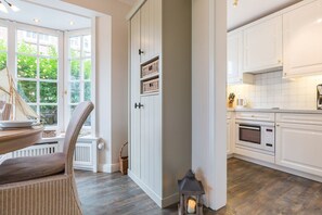 Fridge, stovetop, dishwasher, coffee/tea maker