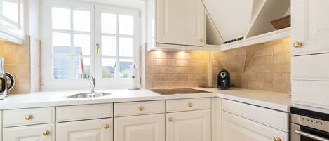 Fridge, stovetop, dishwasher, coffee/tea maker