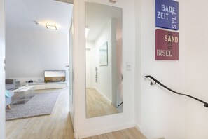 Unclassified image, 4 of 22, button