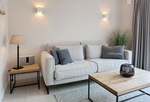 Unclassified image, 5 of 41, button