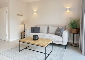 Unclassified image, 3 of 41, button