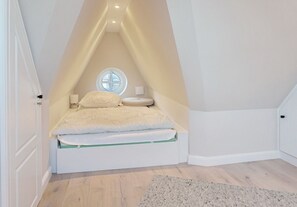 3 quartos, ferros/tábuas de passar roupa, Wi-Fi, roupa de cama