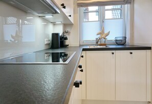 Kühlschrank, Herdplatte, Geschirrspüler