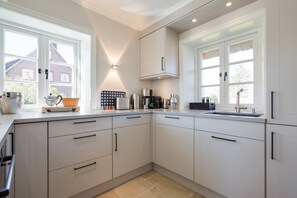 Kühlschrank, Herdplatte, Geschirrspüler