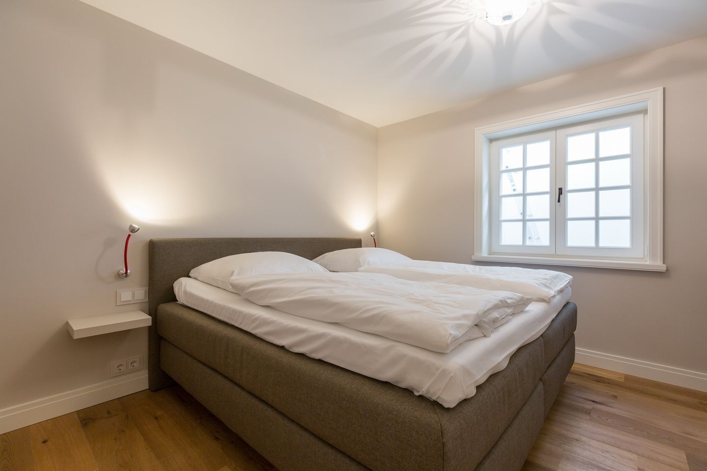 3 habitaciones, tabla de planchar con plancha, wifi y ropa de cama 