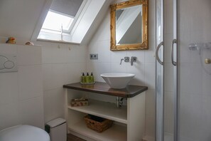 Unclassified image, 2 of 24, button