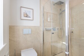 Bruser, hårtørrer, håndklæder, Sæbe