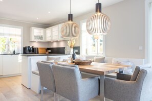 Dining - Düne 22 Hausteil 2 - Hausteil Unter Reet im Eg/ug/og ca. 183 m² Nutzfläche,2 Parkplätze (Wenningstedt-Braderup (Sylt))