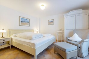 1 bedroom, iron/ironing board, WiFi, bed sheets - Westerbrise, App. 3 - Ein Attraktives Domizil zur Erholung in Jeder Jahreszeit (Wenningstedt-Braderup (Sylt))