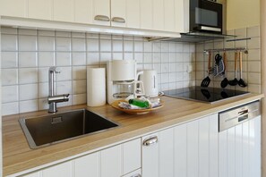 Fridge, microwave, stovetop, dishwasher - Sturmfried, App. 12 - Urlaub auf der Düne (Wenningstedt-Braderup (Sylt))