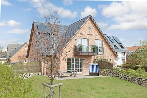 Unclassified image, 1 of 35, button