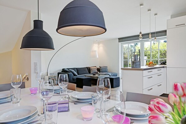 Unclassified image, 1 of 35, button