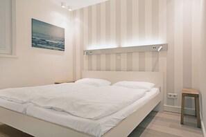 Unclassified image, 3 of 35, button