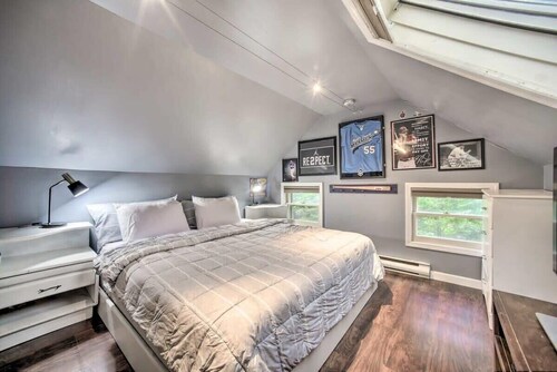 Historic house - Cottage - 4.5 mi to Dreams Park + Grill + Fire Pit