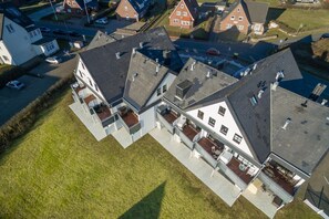 Unclassified image, 3 of 24, button