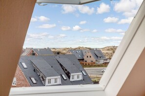 Unclassified image, 2 of 24, button