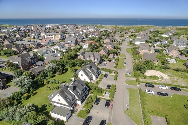 Unclassified image, 1 of 21, button