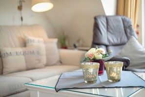 Unclassified image, 4 of 21, button