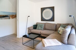 TV, stereo - Strand 20 App. 2 - Zentral Gelegene Ferienwohnung, nur 200 Meter vom Wenningstedter Hauptstrand (Wenningstedt-Braderup (Sylt))