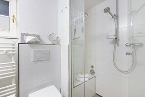 Shower, hair dryer, towels - Strand 20 App. 2 - Zentral Gelegene Ferienwohnung, nur 200 Meter vom Wenningstedter Hauptstrand (Wenningstedt-Braderup (Sylt))