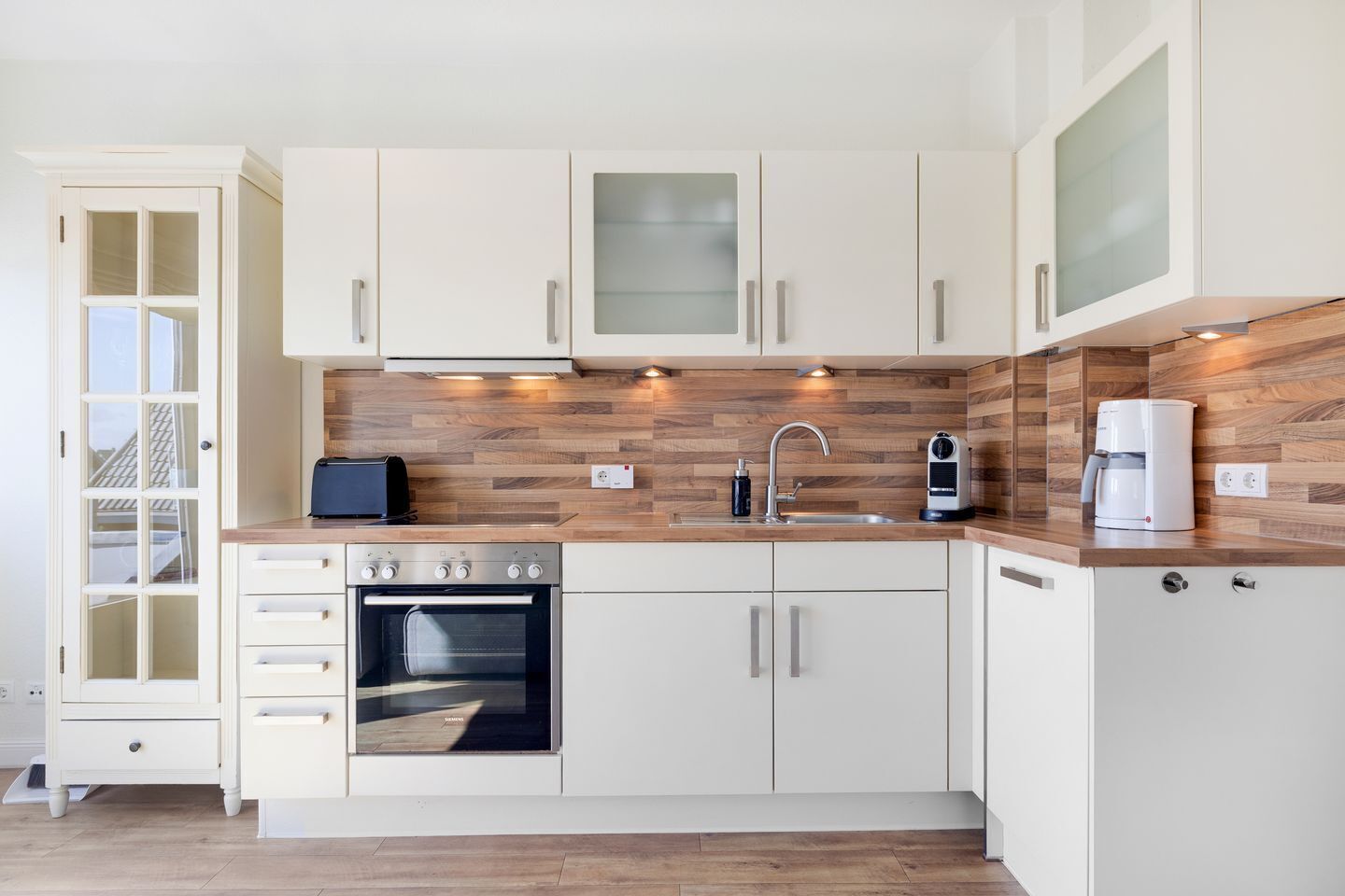 Coffee/tea maker, fridge, oven, dishwasher