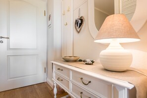 Unclassified image, 2 of 21, button