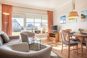 Fernseher, DVD-Player, Stereoanlage