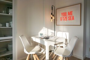 Unclassified image, 5 of 25, button