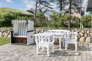 Outdoor dining - Westsidehüs - Strand- und Dorfteichnahe Lage. Viel Platz. Eigener Garten. Feine Ausstattung (Wenningstedt-Braderup (Sylt))