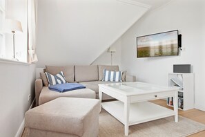 TV, stereo - Westsidehüs - Strand- und Dorfteichnahe Lage. Viel Platz. Eigener Garten. Feine Ausstattung (Wenningstedt-Braderup (Sylt))