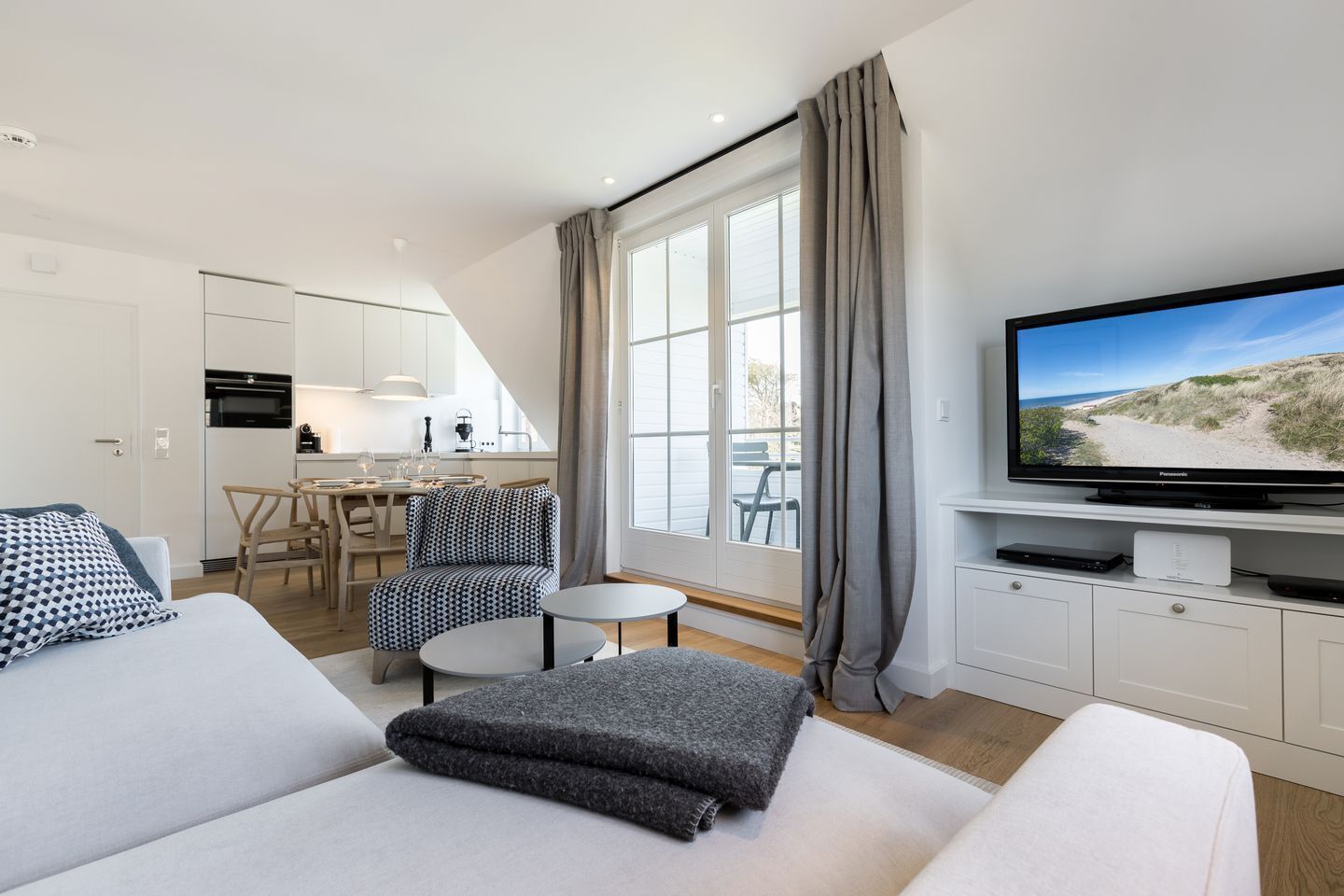 Fernseher, DVD-Player, Stereoanlage