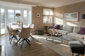 Unclassified image, 3 of 35, button