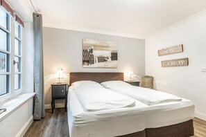 Unclassified image, 4 of 35, button